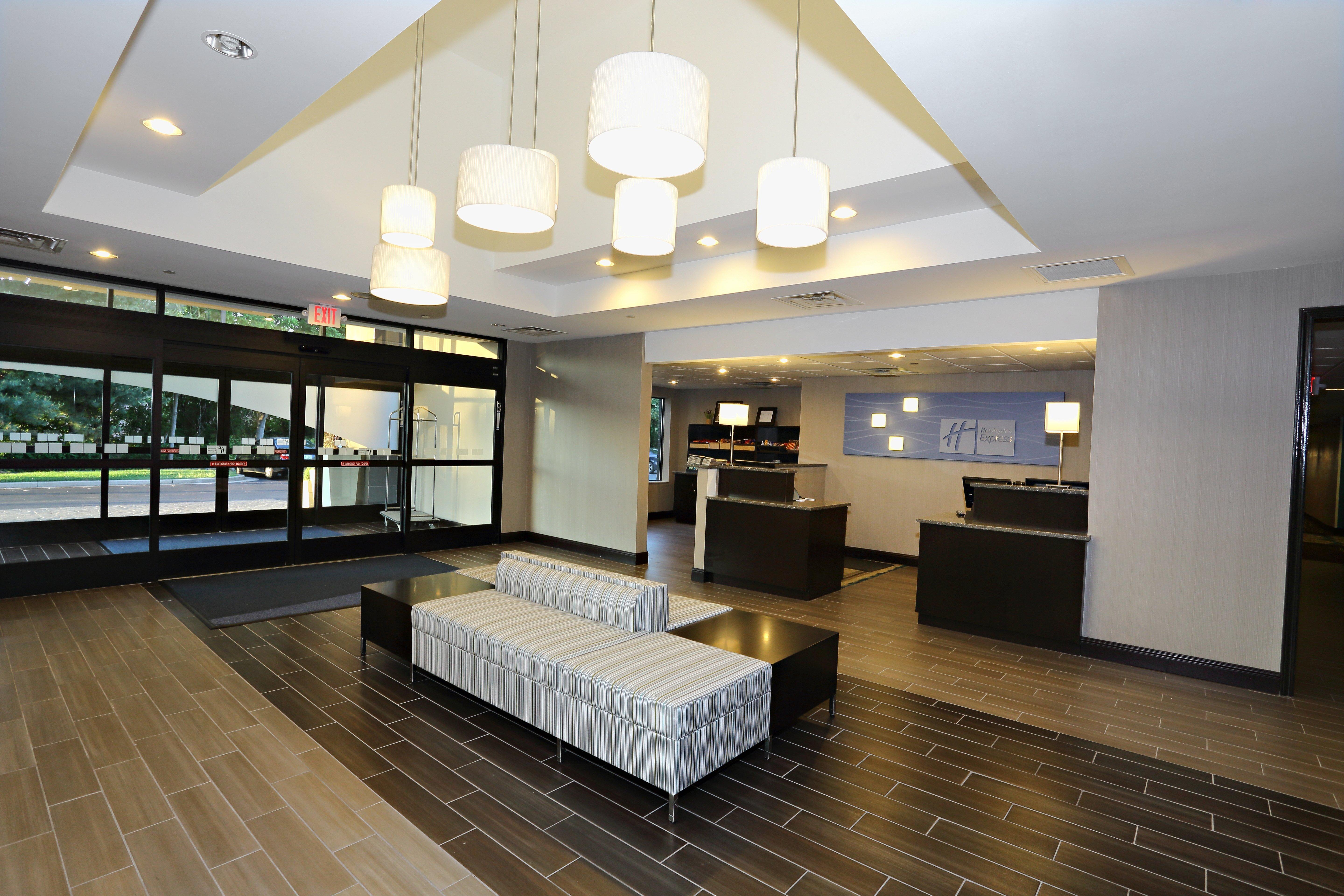 Holiday Inn Express Brentwood-South Cool Springs By Ihg Exterior photo